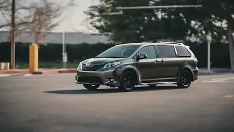 TOYOTA SIENNA 2.7 4WD