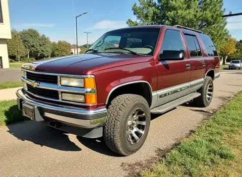 CHEVROLET SUBURBAN 5.7 AWD