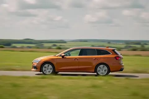 SKODA OCTAVIA IV COMBI 2.0 TDI RS 4x4